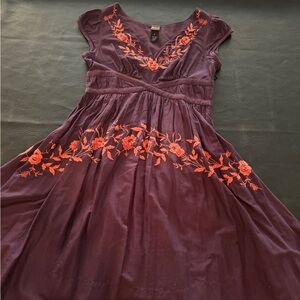 SPRING BEAUTY!Anthropologie lovers, this is for you!  Deep purple w/embroidery 6